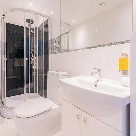 Apartment Centre Luxury With Sauna 2 Bedroom 2 Bathroom *