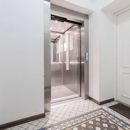 Centre Luxury With Sauna 2 Bedroom 2 Bathroom Apartment *
