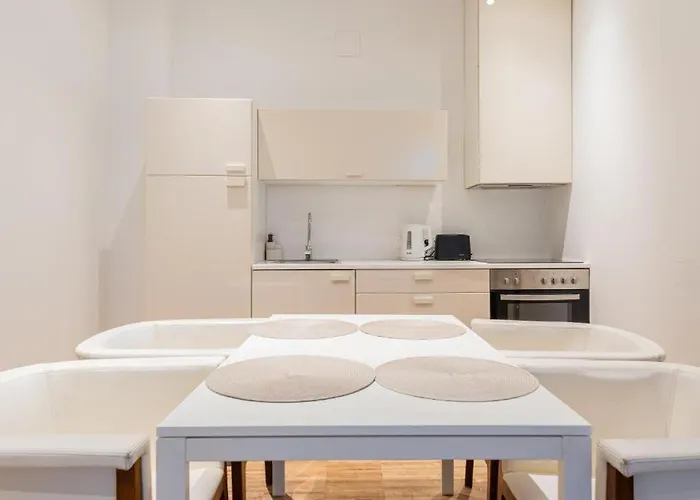 Rentigal Near Old Town アパート